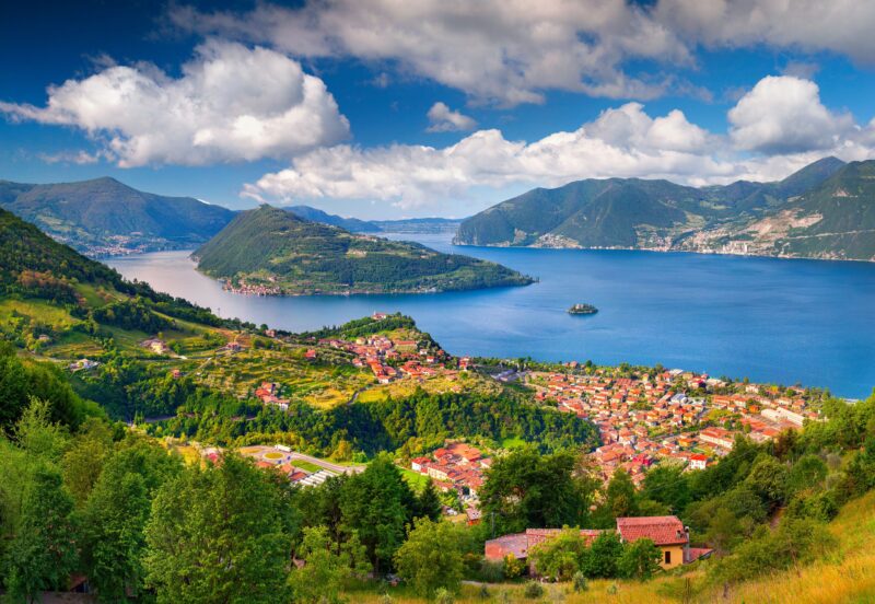Un lac alpin m&eacute;connu en Italie attire les randonneurs en qu&ecirc;te de s&eacute;r&eacute;nit&eacute;