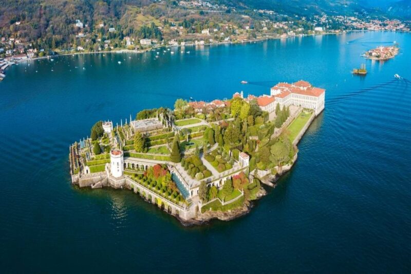 Une &icirc;le italienne d&eacute;voile un palais baroque du XVIIe si&egrave;cle et ses jardins en cascades fascinants