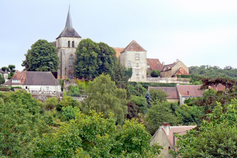 À 3h30 de Bordeaux un village médiéval du Berry classé 3e plus beau reste étonnamment ignoré