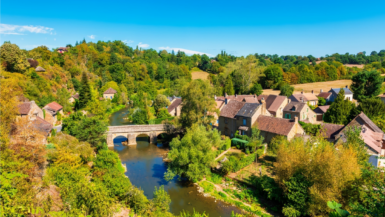 Ce village caché en France émerveille les retraités avec son charme intemporel et secret