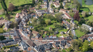 Découvrez ce village normand caché à 1h de Paris qui semble figé au Moyen Âge