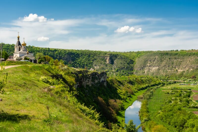 Découvrez la destination secrète en Europe qui promet des vacances de rêve à prix choc