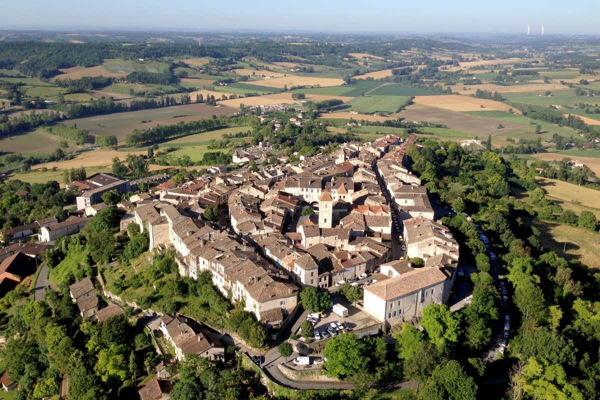D&eacute;couvrez le secret cach&eacute; de ce village du Quercy qui offre une vue &agrave; couper le souffle