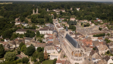 Un village médiéval caché près de Paris promet un printemps sans stress et sans métro