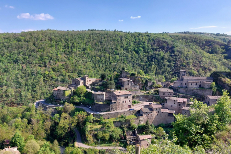 Une cit&eacute; m&eacute;di&eacute;vale oubli&eacute;e en France promet une escapade estivale pleine de charme et d'histoire