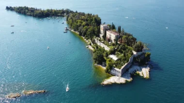 Une île du lac de Garde révèle une épave fascinante pour les passionnés de plongée