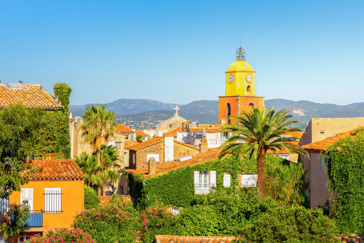 Ce village secret de Provence &eacute;merveille les voyageurs et d&eacute;tr&ocirc;ne les destinations classiques
