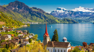 Un village suisse au bord du lac des Quatre-Cantons semble figé dans le temps et fascine les visiteurs