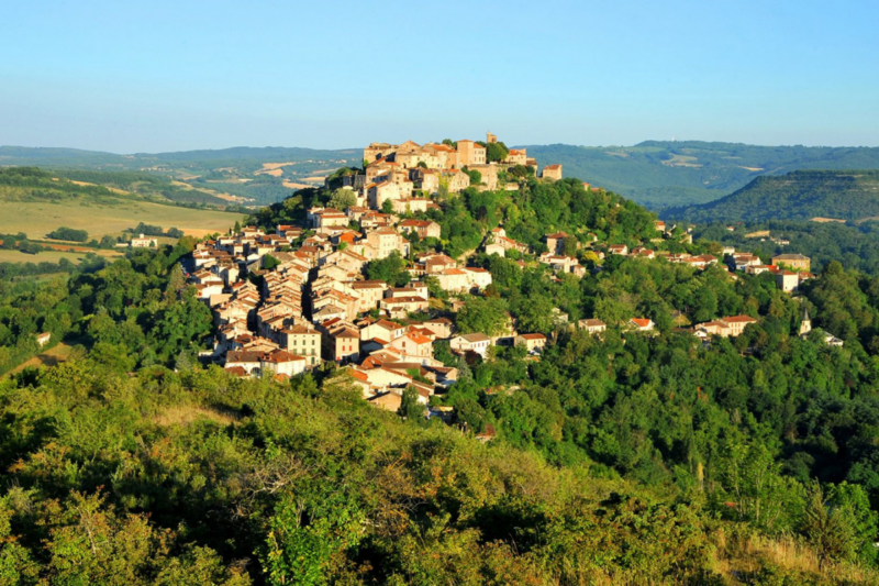 Ce village du Tarn cach&eacute; dans les nuages r&eacute;v&egrave;le un secret qui &eacute;merveille les visiteurs