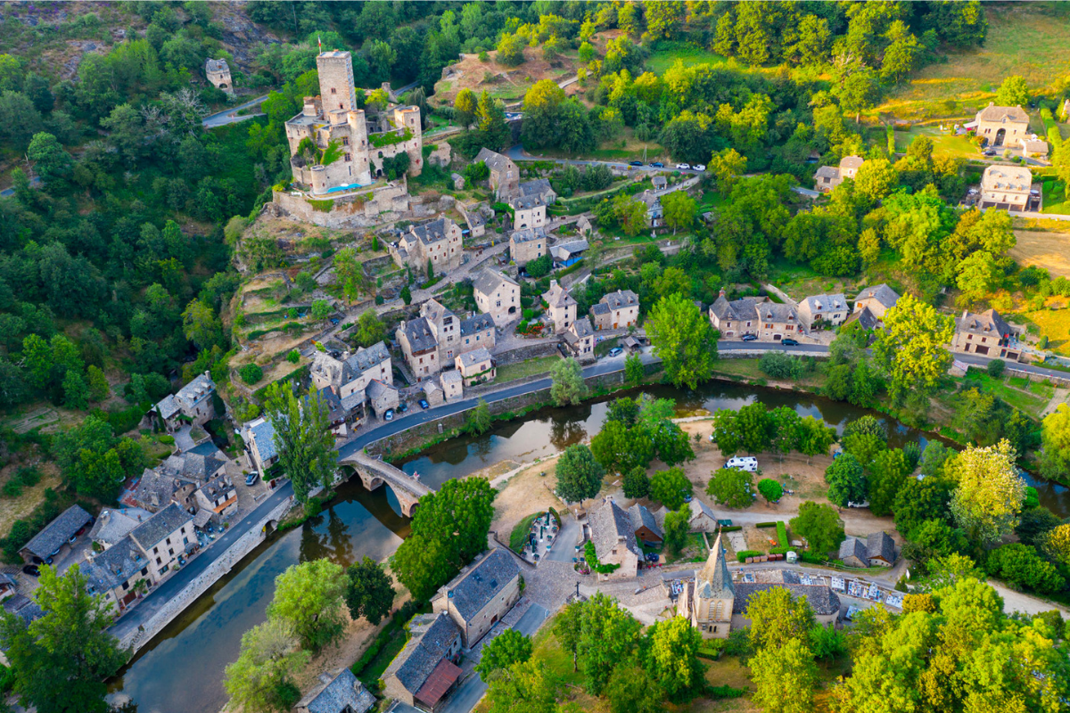 Ce village secret au bord de l’eau promet des merveilles sans la foule ni le prix fort