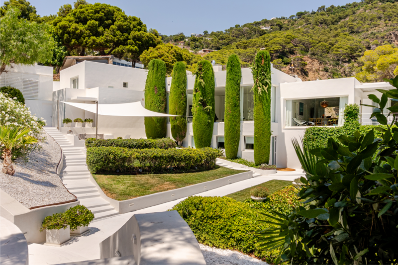 Découvrez le secret caché de la villa du clip de JENNIE, une expérience Airbnb inédite