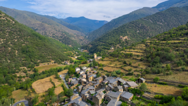 Un village caché des Pyrénées-Orientales révèle un charme envoûtant qui fascine les visiteurs