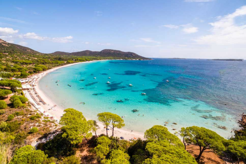 Deux plages fran&ccedil;aises cach&eacute;es &eacute;merveillent le monde en 2026 et d&eacute;fient toutes attentes