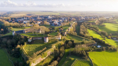 Quel est ce village secret à 1h de Paris qui cache un passé médiéval fascinant