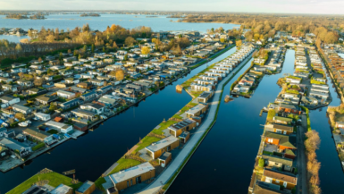 Un village près d'Amsterdam où les jardins se transforment en îles de rêve