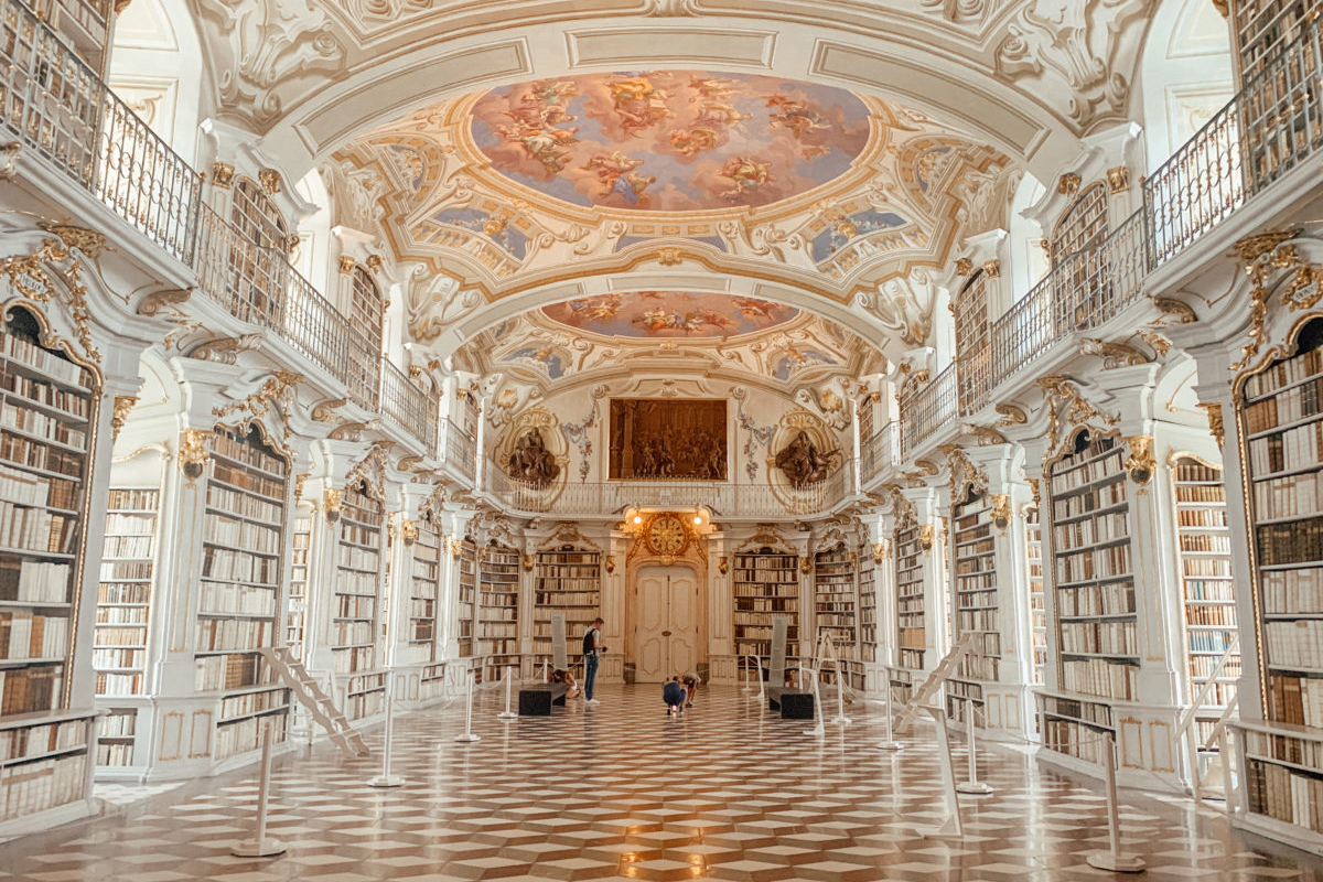 Une bibliothèque autrichienne inspire le conte de La Belle et la Bête avec son charme intemporel